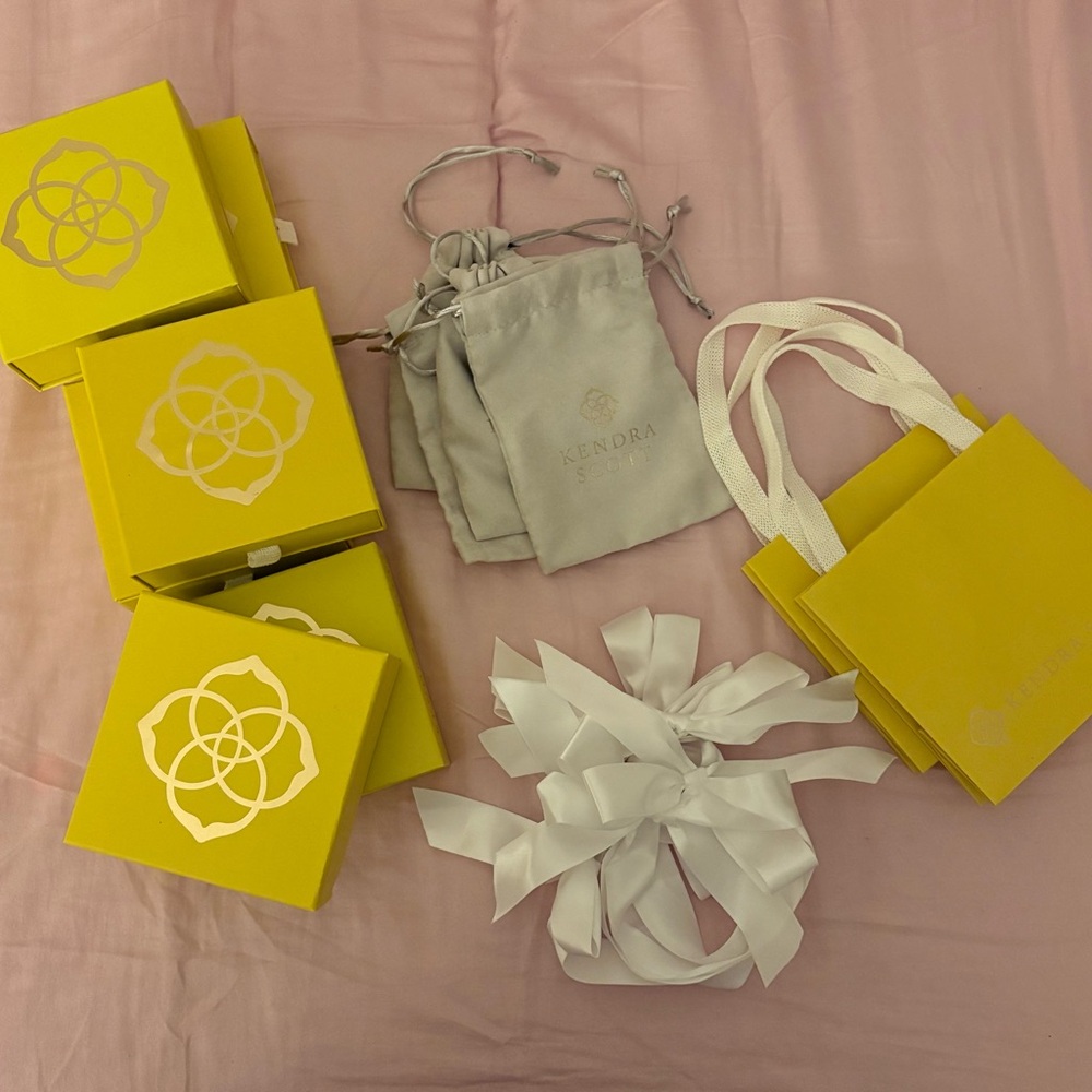 Kendra Scott Gift Packaging